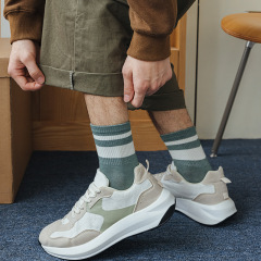 New autumn and winter socks for men's parallel bar mid-tube socks simple trendy socks striped solid color college style casual sports socks