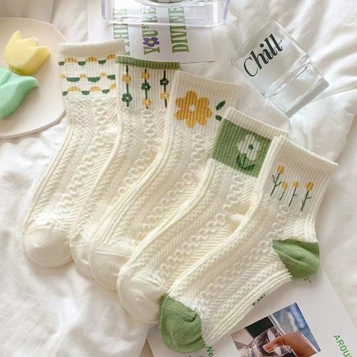 Socks autumn and winter women's mid-tube new ins trendy Japanese style fresh small flower mid-waist student Korean version women's stockings