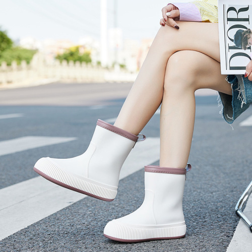 Fashionable outdoor rain boots new overshoes waterproof and non-slip water shoes for women in spring and autumn plus velvet warm medium tube thick low rain boots