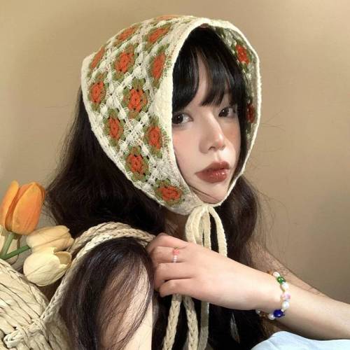 French retro knitted hollow headscarf for women in summer, Baotou triangle pastoral style, beach sun protection triangle scarf