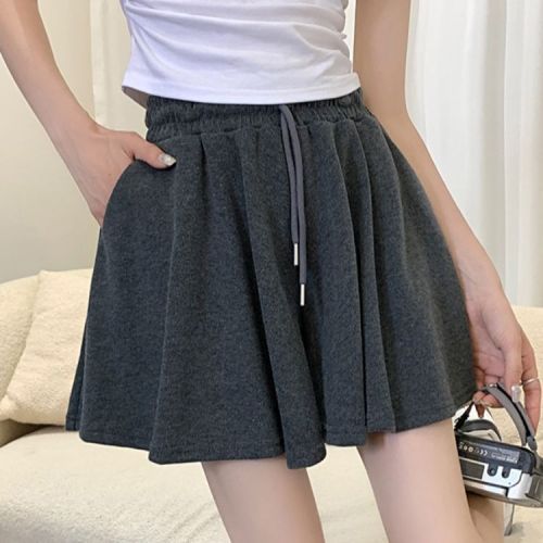 Ballet-style casual three-quarter short pants for women, summer petite size, grey sporty high-waisted A-line pleated wide-leg pants