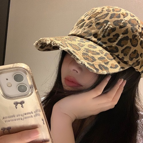 Fashionable leopard print baseball hat for women street fashion cool personalized retro old American wide-brimmed sun protection baseball hat