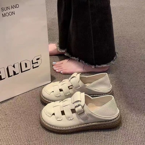 Women's sandals for summer: year-round closed-toe design, versatile two-way wear; breathable maternity clog-style shoes—wholesale available