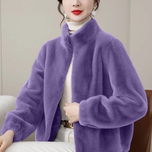 Clearance items at 10 yuan each, not returnable. A total of dozens of pieces. Brown and purple double-sided long plush coats.