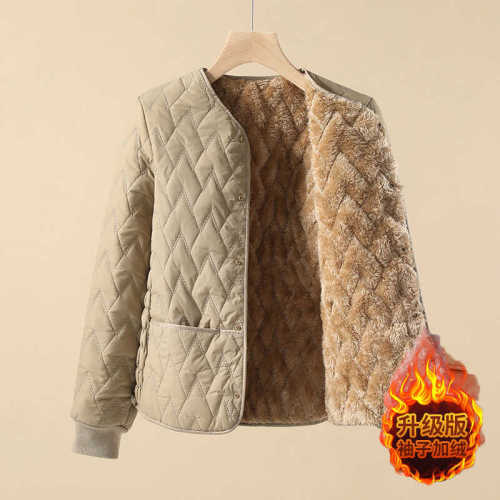 New autumn and winter cotton-padded clothes for women with velvet and thickened inner liner. Close-fitting and warm base layer with women's small cotton-padded jacket.