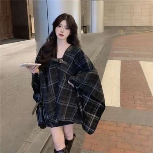 Women's Black Medium-Length Plaid Wool Coat for Autumn/Winter, Loose and Versatile, with a Small Figure Mantle/Overcoat Style