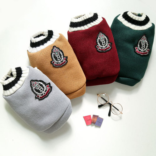 New autumn and winter knitted vest V-neck college style pet dog and cat clothes vest Teddy Pomeranian supplies
