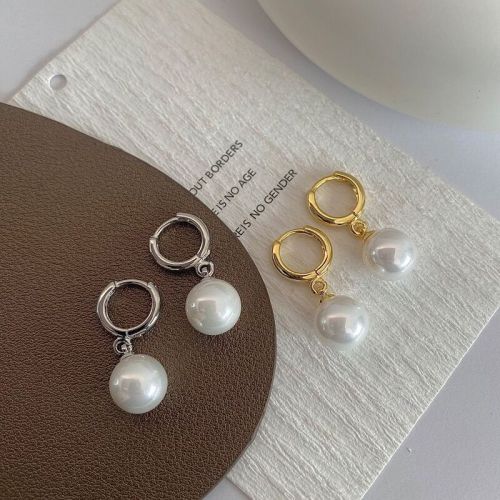 French high-end small light bulb pearl earrings for women ins simple cold style earrings light luxury niche design earrings