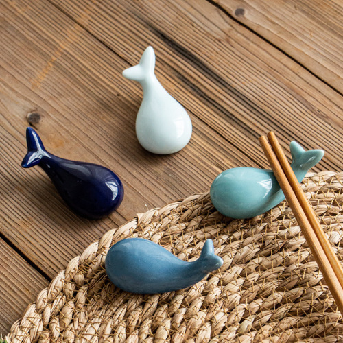 Japanese cute little whale chopstick holder chopstick holder creative ceramic whale chopstick holder chopstick mop hotel table setting