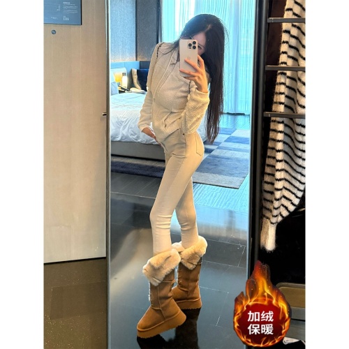 White, ultra-sexy style spicy girl design: Fleece-lined, thickened ankle-length skinny denim pants—women's tight, stretchy, hip-enhancing pencil pants for fall and winter.
