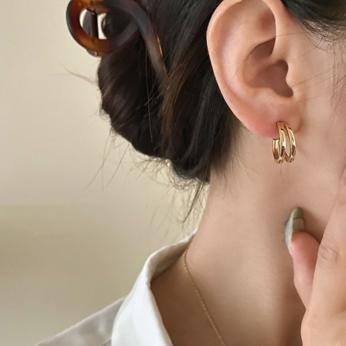 Half-moon C-shaped geometric earrings for women, fashionable, personalized, elegant, S925 silver stud earrings, Instagram-style, niche, popular, hip-hop earrings