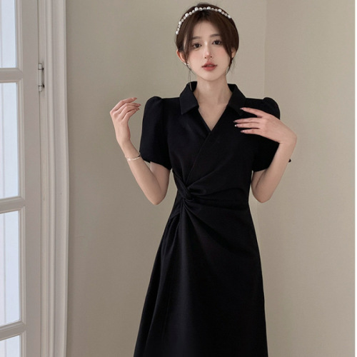 Linen green dress with a fresh and clean style, suitable for summer, white and slender, irregular and unique, with slits