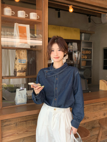 French design sense straight-shoulder rinsed denim shirt for women - spring new item, unique, suitable for layering, long-sleeved top