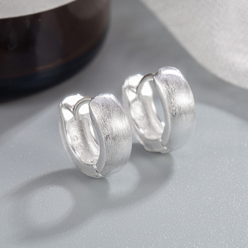 Brushed frosted earrings for women, pierced ears for sleeping, no need to pick them off, niche design, cold style earrings, new hot style