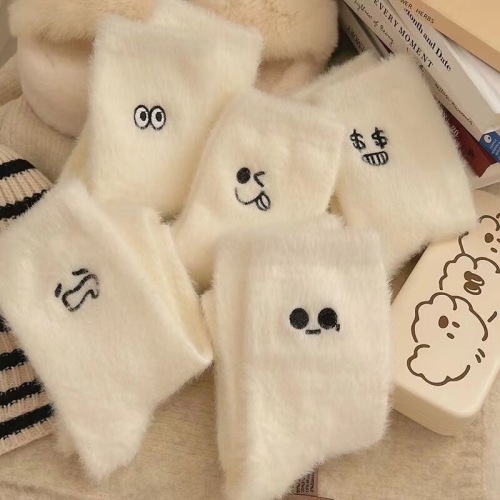 White socks for women in autumn and winter mid-calf socks cute Japanese ins trendy mink velvet thickened warm furry stockings