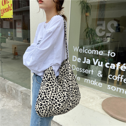 Chic and trendy leopard print crossbody bag with large capacity, single shoulder shopping bag, fashionable canvas bag for women, stylish