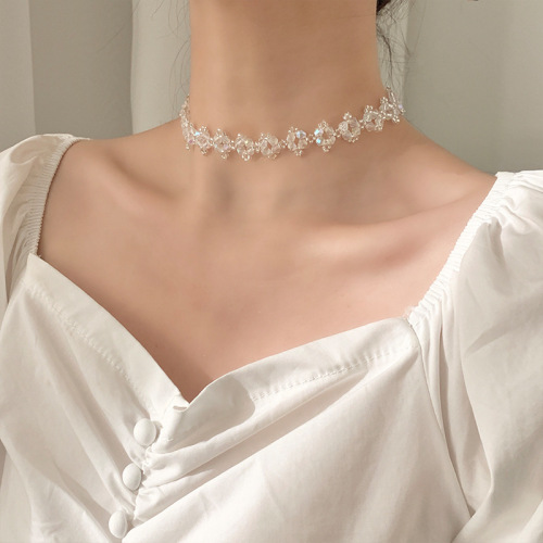 Korean-inspired Ins cool-toned chandelier crystal necklace for women, minimalist design lockchain, lightweight luxury, niche short pendant necklace