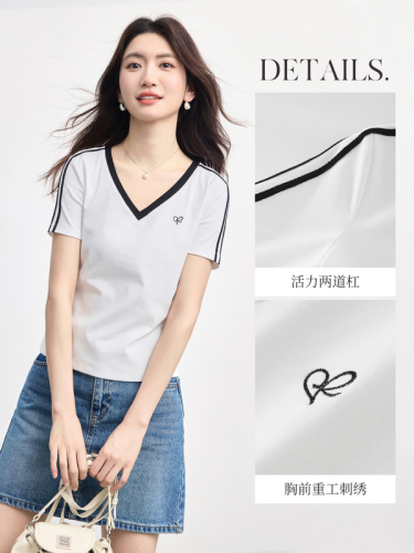 Xishijie casual sports style short-sleeved T-shirt women's right shoulder 2026 summer new embroidered contrasting color V-neck cotton top