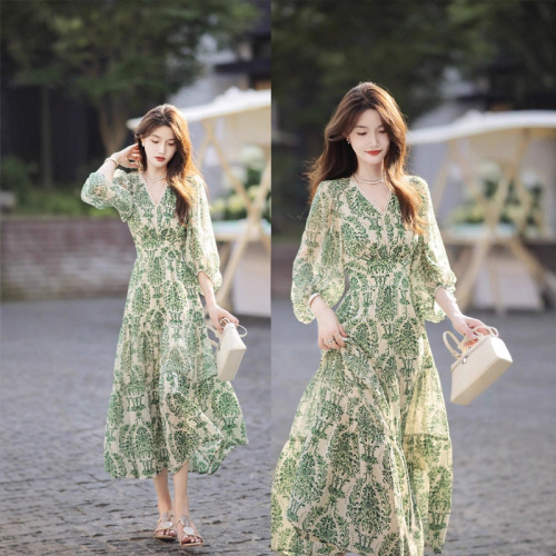 Big skirt spring and autumn date casual French retro green floral dress summer new waist V-neck long skirt