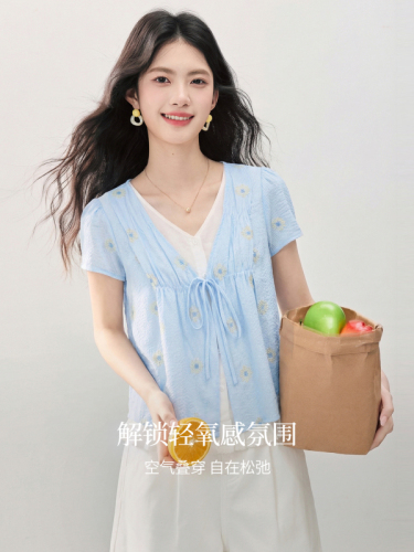 Xi World Korean style lazy style fake two-piece V-neck shirt, women's short-sleeved summer casual loose meat-covering embroidered top