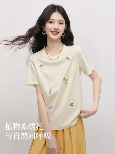 Xi World casual embroidered short-sleeved T-shirt for women's loose and lazy style 2026 summer new plant embroidered top