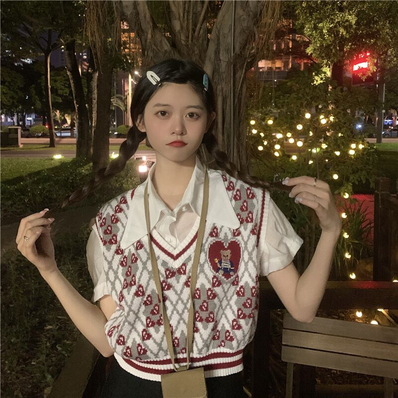 2021 New Retro V-neck knitted vest women's sweater vest, wearing Korean Short sleeveless vest
