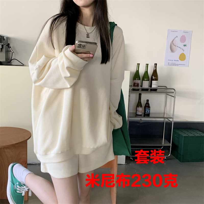 Hong Kong style retro chic leisure fashion suit women's early spring and autumn new solid color sweater shorts net red two-piece set