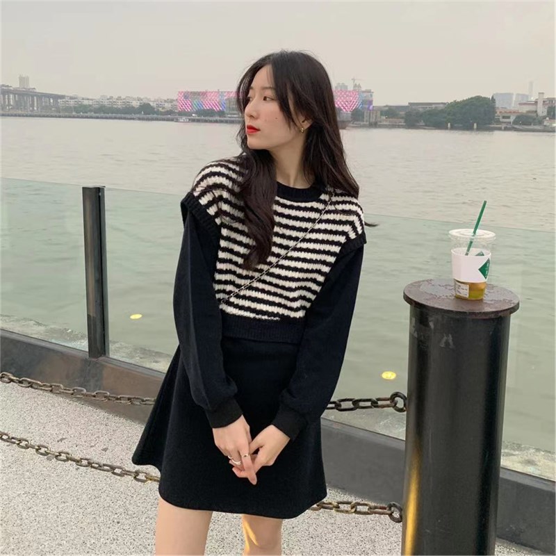 Early autumn fashion stripe fake two-piece knitted dress girl aging small chic sweet hot fairy skirt