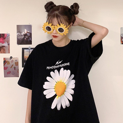 Small chrysanthemum 2020 summer Korean new short sleeve T-shirt women's loose large chrysanthemum printing clothes ins women's fashion
