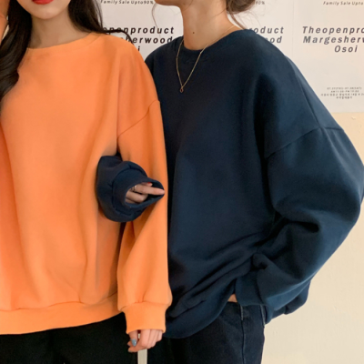 Autumn and winter Korean 2021 new solid color Pullover loose lazy style couple girlfriends Plush thickened long sleeved women's sweater