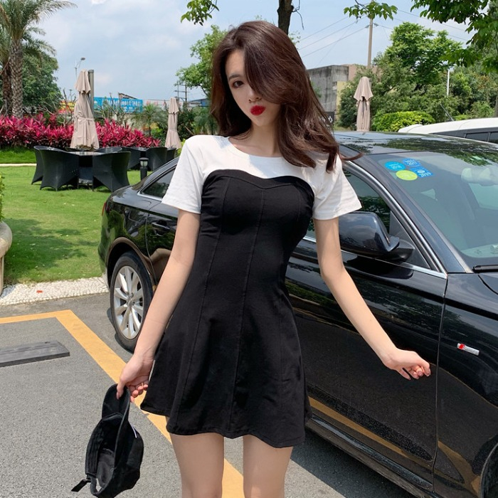 Fake two-piece dress women's summer 2020 new splicing temperament small black skirt with waist closed and short sleeves, slim slim A-shaped skirt