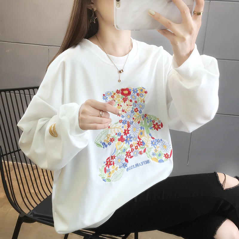 222# (actual shooting of 65 fish scales) spring and autumn Costume Large size thin sweater female cartoon embroidery student fat mm200kg