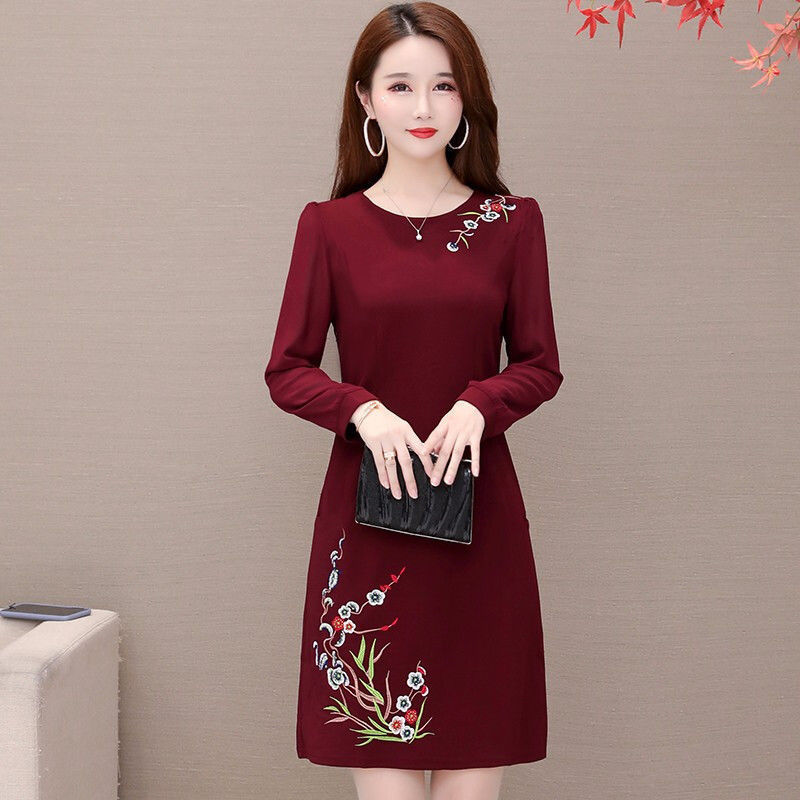 New embroidered autumn and winter women's clothing temperament versatile long sleeved dress women's fashion large size bottoming thin medium length skirt
