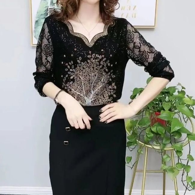 High grade lace bottomed blouse 2021 spring, summer and autumn new loose belly covering T-shirt women's foreign style wear long sleeved top