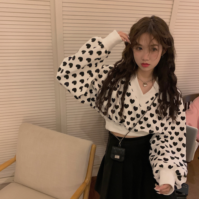Short sweater women's autumn Korean 2021 new spice style V-neck love print design long sleeve top