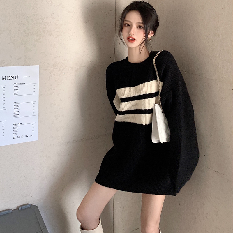Sweater female design sense niche 2021 autumn winter lazy style new thickened stripe medium length loose sweater Pullover