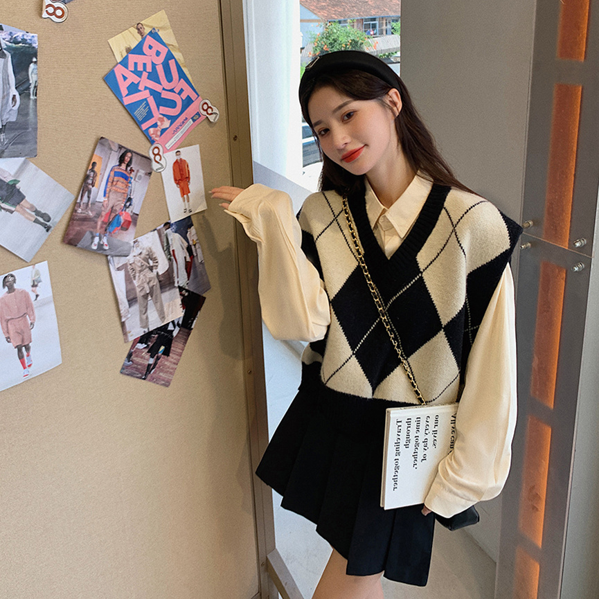 Autumn and winter 2021 new Korean V-neck retro loose rhombic Plaid knitted vest sleeveless vest women's top