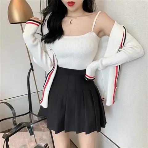 Pleated skirt, half skirt, female spring and autumn fashion temperament, high waist, thin, fresh and versatile solid color short skirt