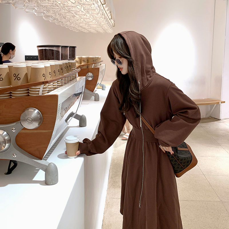 Lazy class represents the 2021 new style dress for women in autumn and winter, with a waist hooded a-word student dress, medium and long skirt