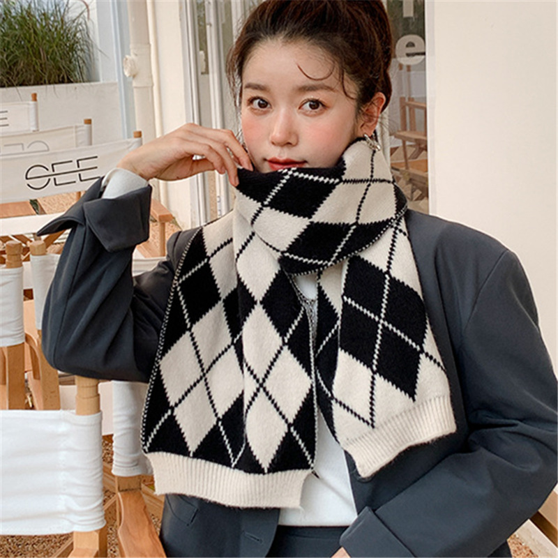 Black and white diamond lattice knitted wool scarf female student spring and autumn winter Korean version versatile minority fashion Bib
