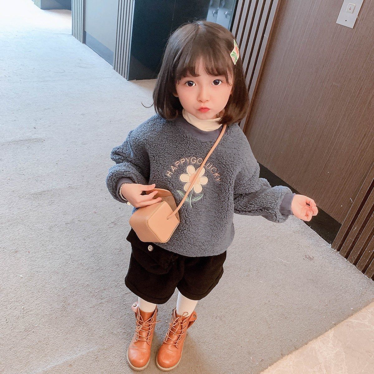 Girls' sweater autumn and winter children's Plush thickened loose winter cashmere top female baby fashionable foreign style winter clothes