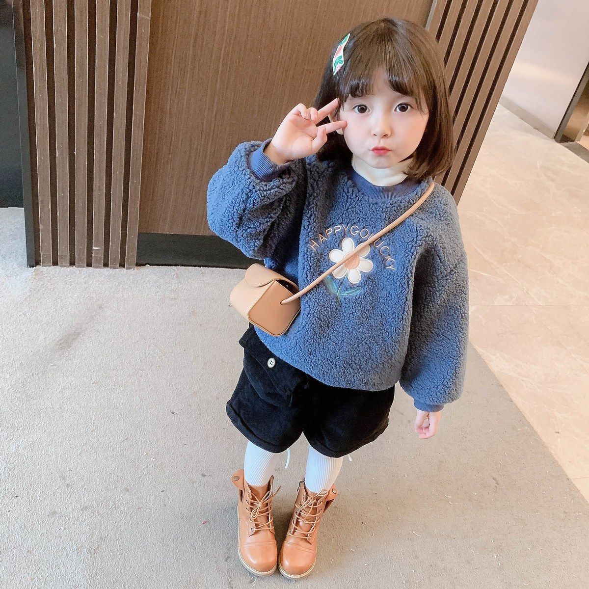 Girls' sweater autumn and winter children's Plush thickened loose winter cashmere top female baby fashionable foreign style winter clothes