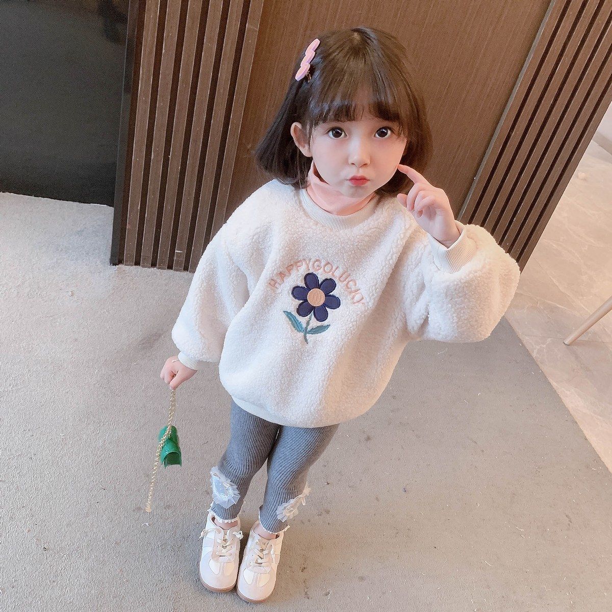 Girls' sweater autumn and winter children's Plush thickened loose winter cashmere top female baby fashionable foreign style winter clothes