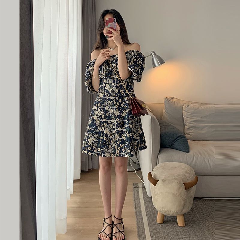 Floral dress women's summer 2021 new style temperament small summer slim French retro bubble sleeve skirt
