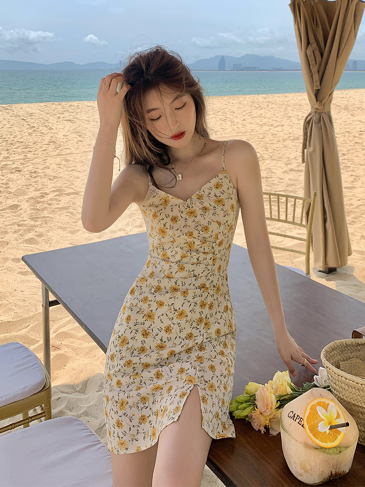 Small split V-neck yellow floral French suspender dress gentle wind sweet stem orange first love short skirt children's summer