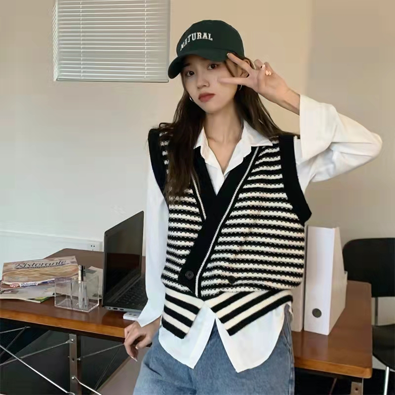 Contrast striped knitted vest vest vest women's spring and autumn 2021 new Korean loose Vest Jacket