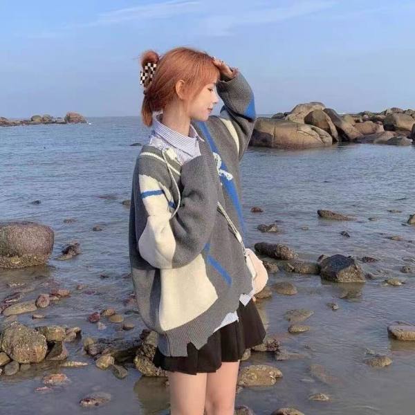 Autumn and winter New Retro port flavor college style V-Neck Sweater female student Korean loose medium length sweater jacket