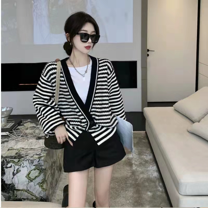 Early autumn new large women's clothing Korean loose belly covering stripe Knitted Top Women's fat mm sweater coat cardigan