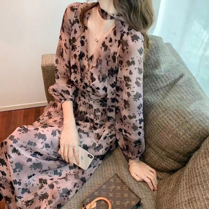 2021 Korean spring broken flower loose and thin V-Neck long sleeve high waist medium long split net red dress early autumn