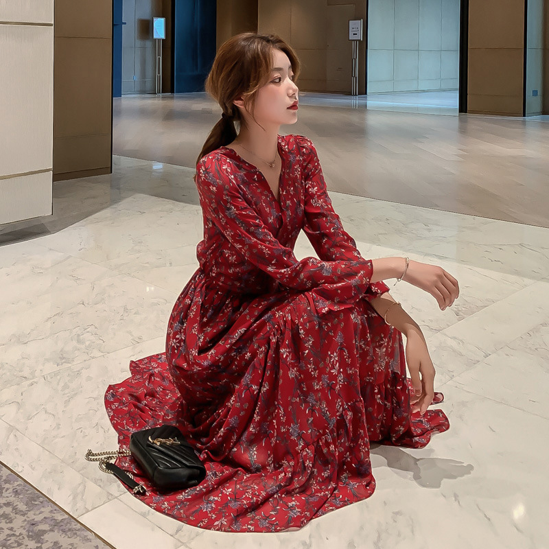 Spring and autumn long sleeve dress 2021 new women's dress with thin waist, broken flower chiffon long skirt, over knee V-neck skirt